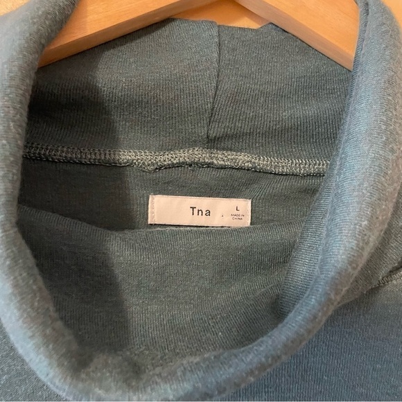 TNA by Aritzia Only Turtleneck Longsleeve - Picture 4 of 6